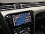 Volkswagen Passat Variant 1.4 TSI PHEV GTE 218Pk Automaat (PANORAMADAK, VIRTUAL COCKPIT, APPLE CARPLAY, MEMORY SEATS, LEDER, STOELVERWARMING, KEYLESS, 360 CAMERA, TREKHAAK, NIEUWSTAAT)