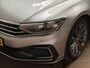 Volkswagen Passat Variant 1.4 TSI PHEV GTE 218Pk Automaat (PANORAMADAK, VIRTUAL COCKPIT, APPLE CARPLAY, MEMORY SEATS, LEDER, STOELVERWARMING, KEYLESS, 360 CAMERA, TREKHAAK, NIEUWSTAAT)
