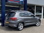 Volkswagen Tiguan 1.4 TSI Sport&Style R-line Edition / 122 PK / NL-Auto / Alcantara Bekleding / Open/Panodak / Xenon / Radio-Bluetooth / Navi / Cruise-Control / Climate-Control / ELKTR-Pakket / Wegklapbare Trekhaak / PDC / LMV18'' / ENZ.