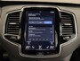 Volvo XC90 T8 Recharge AWD R-Design PANO/LUCHTVERING/B&W/TREKHAAK/22"BLACK/HEAD-UP/MASSAGE+VENTILATIE/NAPPA-LEER/360CAMERA/PINE-GREY/DONKERE-ALCANTARA HEMEL/VOLLEDIG VOLVO DEALER HISTORIE