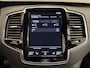 Volvo XC90 T8 Recharge AWD R-Design PANO/LUCHTVERING/B&W/SOH 100%/TREKHAAK/22"BLACK/HEAD-UP/MASSAGE+VENTILATIE/NAPPA-LEER/360CAMERA/PINE-GREY/DONKERE-ALCANTARA HEMEL/VOLLEDIG VOLVO DEALER HISTORIE