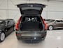 Volvo XC90 T8 Recharge AWD R-Design PANO/LUCHTVERING/B&W/SOH 100%/TREKHAAK/22"BLACK/HEAD-UP/MASSAGE+VENTILATIE/NAPPA-LEER/360CAMERA/PINE-GREY/DONKERE-ALCANTARA HEMEL/VOLLEDIG VOLVO DEALER HISTORIE