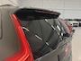 Volvo XC90 T8 Recharge AWD R-Design PANO/LUCHTVERING/B&W/SOH 100%/TREKHAAK/22"BLACK/HEAD-UP/MASSAGE+VENTILATIE/NAPPA-LEER/360CAMERA/PINE-GREY/DONKERE-ALCANTARA HEMEL/VOLLEDIG VOLVO DEALER HISTORIE