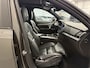 Volvo XC90 T8 Recharge AWD R-Design PANO/LUCHTVERING/B&W/SOH 100%/TREKHAAK/22"BLACK/HEAD-UP/MASSAGE+VENTILATIE/NAPPA-LEER/360CAMERA/PINE-GREY/DONKERE-ALCANTARA HEMEL/VOLLEDIG VOLVO DEALER HISTORIE