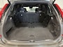 Volvo XC90 T8 Recharge AWD R-Design PANO/LUCHTVERING/B&W/SOH 100%/TREKHAAK/22"BLACK/HEAD-UP/MASSAGE+VENTILATIE/NAPPA-LEER/360CAMERA/PINE-GREY/DONKERE-ALCANTARA HEMEL/VOLLEDIG VOLVO DEALER HISTORIE