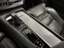 Volvo XC90 T8 Recharge AWD R-Design PANO/LUCHTVERING/B&W/TREKHAAK/22"BLACK/HEAD-UP/MASSAGE+VENTILATIE/NAPPA-LEER/360CAMERA/PINE-GREY/DONKERE-ALCANTARA HEMEL/VOLLEDIG VOLVO DEALER HISTORIE