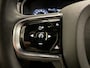 Volvo XC90 T8 Recharge AWD R-Design PANO/LUCHTVERING/B&W/SOH 100%/TREKHAAK/22"BLACK/HEAD-UP/MASSAGE+VENTILATIE/NAPPA-LEER/360CAMERA/PINE-GREY/DONKERE-ALCANTARA HEMEL/VOLLEDIG VOLVO DEALER HISTORIE