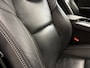 Volvo XC90 T8 Recharge AWD R-Design PANO/LUCHTVERING/B&W/SOH 100%/TREKHAAK/22"BLACK/HEAD-UP/MASSAGE+VENTILATIE/NAPPA-LEER/360CAMERA/PINE-GREY/DONKERE-ALCANTARA HEMEL/VOLLEDIG VOLVO DEALER HISTORIE