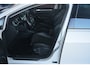 Volkswagen Golf Variant 1.2 TSI Business Edition Connected R 2e eigenaar 90881 NAP R line zeer compleet met oa half leren bekleding pdc camera pdc panoramadak schuifkantel dak ttrekhaak afneembaar audio