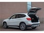 BMW X1 sDrive20i High Executive, 63.000km NAP, Sport Line, Panoramadak, Camera, Trekhaak, Leder, Head-up, Stoelverwarming.