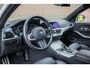 BMW 3-Serie 318i M Sport, Stoelverwarming, Carplay, Alcantara, Sfeerverlichting, DAB+, PDC, Navigatie, Sportstoelen.