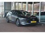Mazda 3 2.0 e-SkyActiv-X M Hybrid 180 Comfort met Bose | LED | Stoelverwarming | Keyless | Head Up Display | Clima | Navi | Bluetooth | NL Auto!! |