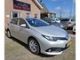 Toyota Auris 1.2T Aspiration. Dealer onderhouden! Zeer netjes en luxe. O.a. camera, afn. trekhaak, cruise, navigatie, etc.