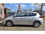 Toyota Auris 1.2T Aspiration. Dealer onderhouden! Zeer netjes en luxe. O.a. camera, afn. trekhaak, cruise, navigatie, etc.