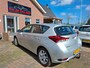 Toyota Auris 1.2T Aspiration. Dealer onderhouden! Zeer netjes en luxe. O.a. camera, afn. trekhaak, cruise, navigatie, etc.