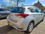 Toyota Auris 1.2T Aspiration. Dealer onderhouden! Zeer netjes en luxe. O.a. camera, afn. trekhaak, cruise, navigatie, etc.