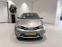 Toyota Auris 1.8 Hybrid Lease Pro Achteruitrijcamera | Bi-Xenon Koplampen | Bluetooth | Cruise Control | Electronic Climate Controle | Extra Getint Glas | Hill/Hold Functie | Keyless Entry | LED Dagrijverlichting | Lederen/Stof Bekleding | Lichtmetalen Velgen 17'' | multimedia-Voorbereiding | Navigatiesysteem Full Map | Parkeersensor Voor en Achter | Regensensor | Start/Stop Systeem | Voorstoelen Verwarmd