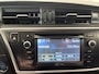 Toyota Auris 1.8 Hybrid Lease Pro Achteruitrijcamera | Bi-Xenon Koplampen | Bluetooth | Cruise Control | Electronic Climate Controle | Extra Getint Glas | Hill/Hold Functie | Keyless Entry | LED Dagrijverlichting | Lederen/Stof Bekleding | Lichtmetalen Velgen 17'' | multimedia-Voorbereiding | Navigatiesysteem Full Map | Parkeersensor Voor en Achter | Regensensor | Start/Stop Systeem | Voorstoelen Verwarmd
