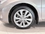 Toyota Auris 1.8 Hybrid Lease Pro Achteruitrijcamera | Bi-Xenon Koplampen | Bluetooth | Cruise Control | Electronic Climate Controle | Extra Getint Glas | Hill/Hold Functie | Keyless Entry | LED Dagrijverlichting | Lederen/Stof Bekleding | Lichtmetalen Velgen 17'' | multimedia-Voorbereiding | Navigatiesysteem Full Map | Parkeersensor Voor en Achter | Regensensor | Start/Stop Systeem | Voorstoelen Verwarmd