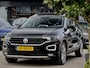 Volkswagen T-Roc 1.5 TSI AUT7 SPORT PANODAK LEDER NAVI CAMERA DIGI-DASH APPLE-CARPLAY LED LMV PDC