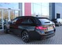 BMW 5-Serie Touring 530e 292PK xDrive M-SPORT BUSINESS EDITION PLUS | PANORAMA SCHUIF/KANTEL DAK | HARMAN KARDON AUDIO SYSTEM | LEDEREN BEKLEDING DAKOTA SCHWARZ | COMFORT ACCESS | HEAD UP DISPLAY | ZONNESCHERM ZIJRUITEN | ADAPTIEVE LED KOPLAMPEN | DRIVING ASSISTANT PROFESSIONAL MET O.A. ADAPTIVE CRUISE CONTROL EN DODEHOEK DETECTIE | ACHTERUITRIJ CAMERA | PARKEERSENSOREN VOOR + ACHTER | DRAADLOZE APPLE CARPLAY/ANDROID AUTO | NAVIGATIE | SFEER VERLICHTING | DRAADLOZE TELEFOONLADER | ELEKTRISCH BEDIENBARE VOORSTOELEN |