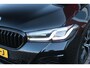 BMW 5-Serie Touring 530e 292PK xDrive M-SPORT BUSINESS EDITION PLUS | PANORAMA SCHUIF/KANTEL DAK | HARMAN KARDON AUDIO SYSTEM | LEDEREN BEKLEDING DAKOTA SCHWARZ | COMFORT ACCESS | HEAD UP DISPLAY | ZONNESCHERM ZIJRUITEN | ADAPTIEVE LED KOPLAMPEN | DRIVING ASSISTANT PROFESSIONAL MET O.A. ADAPTIVE CRUISE CONTROL EN DODEHOEK DETECTIE | ACHTERUITRIJ CAMERA | PARKEERSENSOREN VOOR + ACHTER | DRAADLOZE APPLE CARPLAY/ANDROID AUTO | NAVIGATIE | SFEER VERLICHTING | DRAADLOZE TELEFOONLADER | ELEKTRISCH BEDIENBARE VOORSTOELEN |