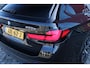 BMW 5-Serie Touring 530e 292PK xDrive M-SPORT BUSINESS EDITION PLUS | PANORAMA SCHUIF/KANTEL DAK | HARMAN KARDON AUDIO SYSTEM | LEDEREN BEKLEDING DAKOTA SCHWARZ | COMFORT ACCESS | HEAD UP DISPLAY | ZONNESCHERM ZIJRUITEN | ADAPTIEVE LED KOPLAMPEN | DRIVING ASSISTANT PROFESSIONAL MET O.A. ADAPTIVE CRUISE CONTROL EN DODEHOEK DETECTIE | ACHTERUITRIJ CAMERA | PARKEERSENSOREN VOOR + ACHTER | DRAADLOZE APPLE CARPLAY/ANDROID AUTO | NAVIGATIE | SFEER VERLICHTING | DRAADLOZE TELEFOONLADER | ELEKTRISCH BEDIENBARE VOORSTOELEN |