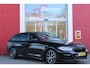 BMW 5-Serie Touring 530e 292PK xDrive M-SPORT BUSINESS EDITION PLUS | PANORAMA SCHUIF/KANTEL DAK | HARMAN KARDON AUDIO SYSTEM | LEDEREN BEKLEDING DAKOTA SCHWARZ | COMFORT ACCESS | HEAD UP DISPLAY | ZONNESCHERM ZIJRUITEN | ADAPTIEVE LED KOPLAMPEN | DRIVING ASSISTANT PROFESSIONAL MET O.A. ADAPTIVE CRUISE CONTROL EN DODEHOEK DETECTIE | ACHTERUITRIJ CAMERA | PARKEERSENSOREN VOOR + ACHTER | DRAADLOZE APPLE CARPLAY/ANDROID AUTO | NAVIGATIE | SFEER VERLICHTING | DRAADLOZE TELEFOONLADER | ELEKTRISCH BEDIENBARE VOORSTOELEN |