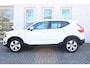 Volvo XC40 T2 Momentum Business | Adaptieve cruise control | Verwarmbare voorruit | Elektrische achterklep | Apple carplay/Android auto | Keyless | Parkeercamera achter | 18 inch Lichtmetalen velgen