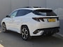 Hyundai Tucson 1.6 T-GDI PHEV N Line Edition 4WD Automaat / Nieuw Model / Fabrieksgarantie tot 07-2029 / Dealer onderhouden / Trekgewicht 1210 kg / Glazen schuif- en kanteldak / Head Up Display / Stuur- & Stoelverwarming / Achteruitrijcamera / Elektrische achterklep / Apple Carplay Android Auto / Krell Audio Systeem /