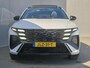 Hyundai Tucson 1.6 T-GDI PHEV N Line Edition 4WD Automaat / Nieuw Model / Fabrieksgarantie tot 07-2029 / Dealer onderhouden / Trekgewicht 1210 kg / Glazen schuif- en kanteldak / Head Up Display / Stuur- & Stoelverwarming / Achteruitrijcamera / Elektrische achterklep / Apple Carplay Android Auto / Krell Audio Systeem /
