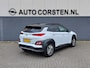 Hyundai Kona Electric EV 64kWh 204pk SOH 100% Leer Premium Schuif-/Kanteldak Warmtepomp Head-Up Display Apple Carplay Android Navi Camera Elektr.Stoelen+Leer+Verwarmd+Gekoeld Adaptive Cruise/Stop&Go Zelfsturend Multimedia Forward-Collision-Avoidance-Assist (FCA)Led Keyless DAB Pdc Subwoofer Bluetooth Dodehoek detector Privacy Glas Rijstrooksensor 1e Eigenaar Origineel Nederlandse Auto Volledig Dealeronderhouden