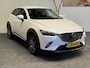 Mazda CX-3 2.0 SKY ACTIVE-G 120 GT-LUXURY AUTOMAAT NAVIGATIE CRUISE CONTROL HEAD-UP DISPLAY KEYLESS GO RIJSTROOKSENSOREN DODEHOEKSENSOREN ACHTERUITRIJCAMERA AFN. TREKHAAK ZEER MOOI !! Brgl