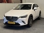 Mazda CX-3 2.0 SKY ACTIVE-G 120 GT-LUXURY AUTOMAAT NAVIGATIE CRUISE CONTROL HEAD-UP DISPLAY KEYLESS GO RIJSTROOKSENSOREN DODEHOEKSENSOREN ACHTERUITRIJCAMERA AFN. TREKHAAK ZEER MOOI !! Brgl