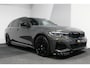 BMW 3-Serie Touring 330e xDrive M Sport / M340i Diffuser /  Black Diamond M grille / M340i M Sport bumper pakket / BMW Laser Light / Panoramadak / Premium kleur Dravitgrau / Elektr. verstelbare voorstoelen links met memory / Apple Carplay - Android Auto / Stoelverwarming / HUD / 19'' LMV / Trekhaak (afneembaar) / Lederen bekleding / Adaptief M onderstel