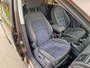 Volkswagen Touran 2.0 TDI Highline BlueMotion/ NL Auto / Zeer Goed Onderhoud / Distr. Vervangen / Airco / Navi / Camera / Trekhaak