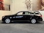Mercedes-Benz E-klasse ESTATE 200 ELEGANCE HALF LEDER NAVIGATIE CRUISE CONTROL BLUETOOTH TELEFOON MEDIA VOORBEREIDING WEGKLAPBARE TREKHAAK ZEER MOOI !!