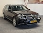 Mercedes-Benz E-klasse ESTATE 200 ELEGANCE HALF LEDER NAVIGATIE CRUISE CONTROL BLUETOOTH TELEFOON MEDIA VOORBEREIDING WEGKLAPBARE TREKHAAK ZEER MOOI !!