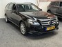 Mercedes-Benz E-klasse ESTATE 200 ELEGANCE HALF LEDER NAVIGATIE CRUISE CONTROL BLUETOOTH TELEFOON MEDIA VOORBEREIDING WEGKLAPBARE TREKHAAK ZEER MOOI !! Brgl