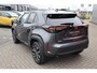 Toyota Yaris Cross HYBRID 115 DYNAMIC NIEUW DIRECT LEVERBAAR! STOEL/STUURVERW PARK-SENSOREN BLIND SPOT KEYLESS 17'' LM-VELGEN NAVI CAMERA AD-CRUISE CLIMA APPLE/ANDROID