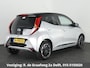 Toyota Aygo 1.0 VVT-i X-Play Bi-Tone Automaat | Apple Carplay & AndroidAUTO | Camera | 1e eigenaar | Privacy Glass |