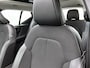Volvo XC40 2.0 T4 Momentum 190pk Automaat | Trekhaak | Schuif-/Kanteldak | Navigatie | Climate Control | Cruise Control | Camera | LED | Parkeersensoren Voor + Achter | 18"LMV |