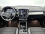 Volvo XC40 2.0 T4 Momentum 190pk Automaat | Trekhaak | Schuif-/Kanteldak | Navigatie | Climate Control | Cruise Control | Camera | LED | Parkeersensoren Voor + Achter | 18"LMV |