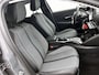 Peugeot 208 1.2 Hybrid Allure 110pk Automaat | 8 JAAR GARANTIE | Navigatie | 360 Camera | Cruise Control | 16"LMV | Dodehoekdetectie | Draadloze telefoonlader | Apple Carplay/Android Auto |