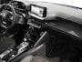 Peugeot e-208 GT | 8 jaar fabrieksgarantie of 160.000 kilometer op het accupakket | Adaptieve cruise control met Stop&Go functie | Armsteunen op de voorportieren bekleed met kunstleder met groen sierstiksel (GT-Line)