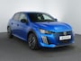 Peugeot e-208 GT | 8 jaar fabrieksgarantie of 160.000 kilometer op het accupakket | Adaptieve cruise control met Stop&Go functie | Armsteunen op de voorportieren bekleed met kunstleder met groen sierstiksel (GT-Line)