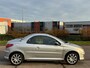 Peugeot 206 CC 1.6-16V Quiksilver Storing Cabriodak! ECC Audio/CD El. pakket ABS Sportstoelen LMV 16" Dealeronderh. Apk 03/10/2026