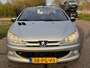 Peugeot 206 CC 1.6-16V Quiksilver Storing Cabriodak! ECC Audio/CD El. pakket ABS Sportstoelen LMV 16" Dealeronderh. Apk 03/10/2026