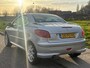 Peugeot 206 CC 1.6-16V Quiksilver Storing Cabriodak! ECC Audio/CD El. pakket ABS Sportstoelen LMV 16" Dealeronderh. Apk 03/10/2026