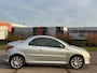 Peugeot 206 CC 1.6-16V Quiksilver Storing Cabriodak! ECC Audio/CD El. pakket ABS Sportstoelen LMV 16" Dealeronderh. Apk 03/10/2026